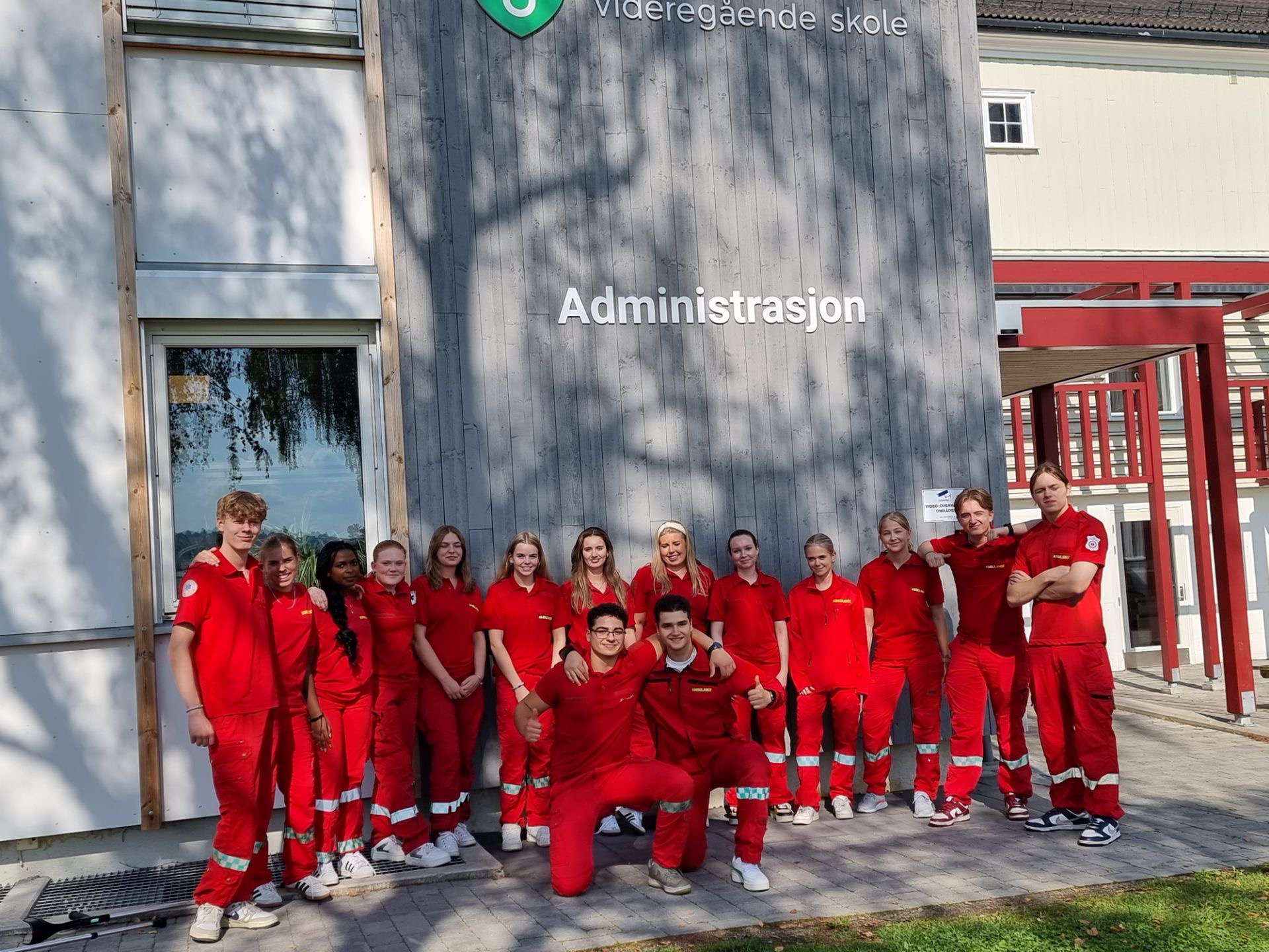 Gruppe bilde av alle på gruppen